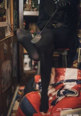 看着领导挺进娇妻的体内电影