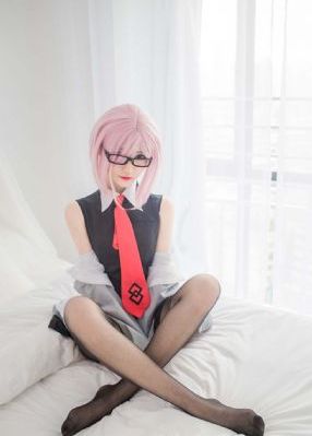 少妇被脱得精光调教